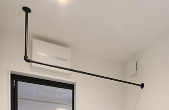 夜でも洗濯できる室内物干しスペース